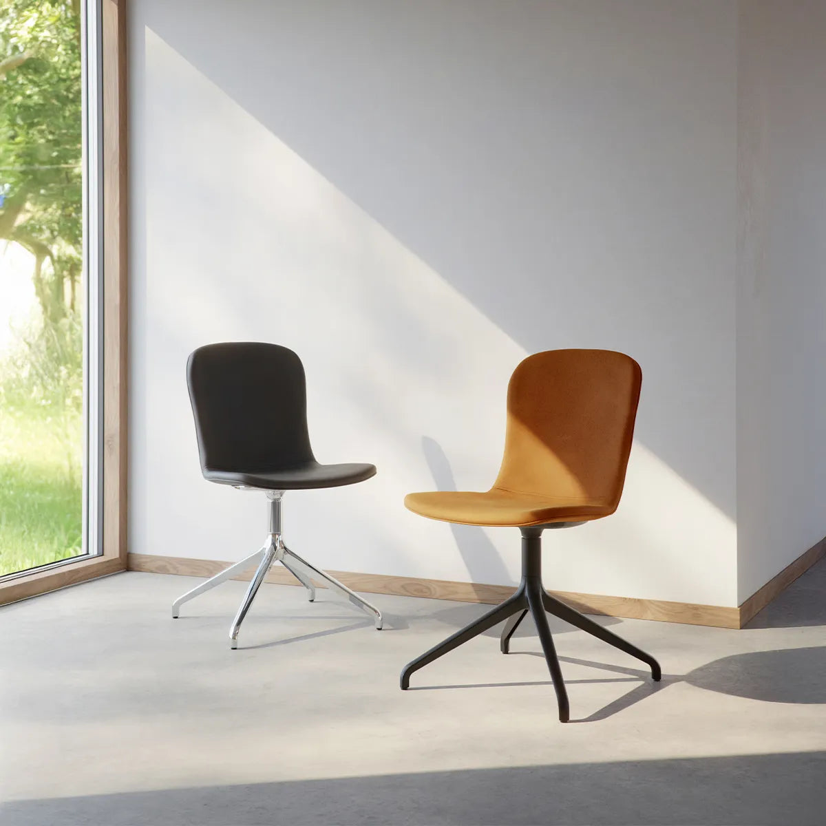 Chair no. One S1 Black Swivel - Luna Sandstone – Bild 4