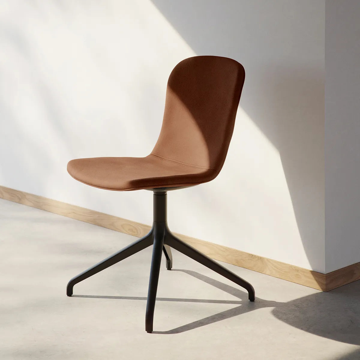 Chair no. One S1 Black Swivel - Luna Walnut – Bild 2