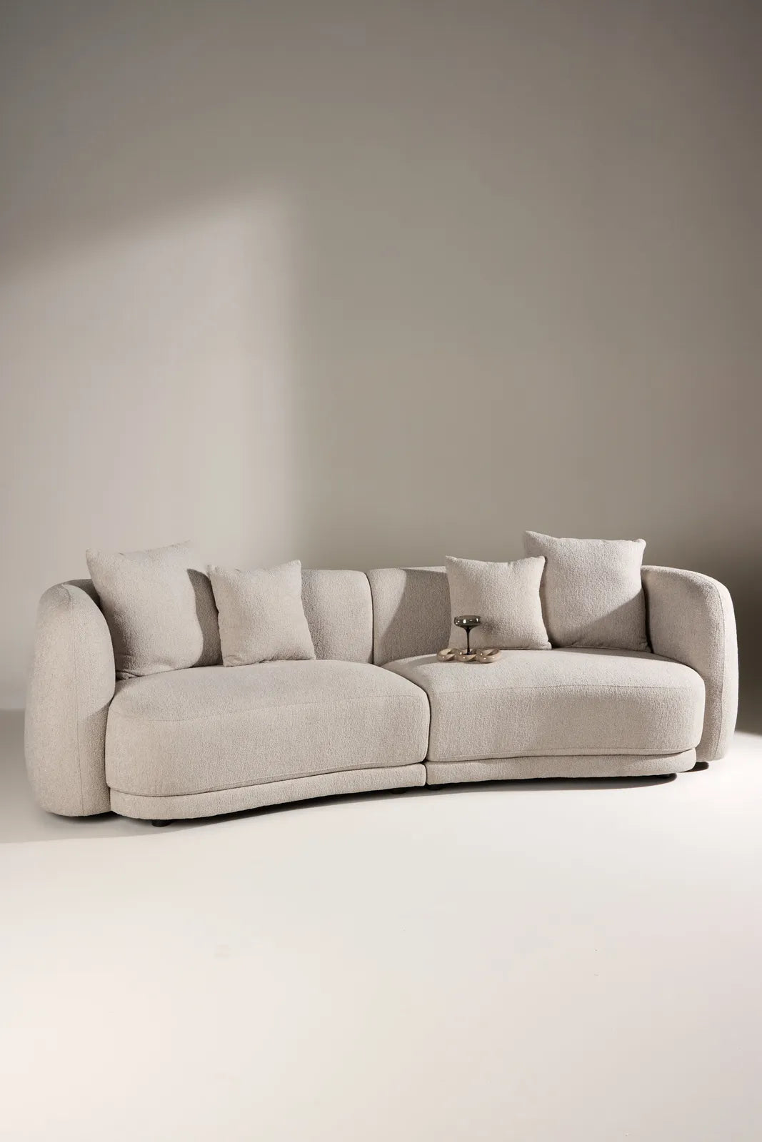 3-Sitzer Sofa Cielo in beige boucle, 268x96x76 cm von Venture Home – Bild 13
