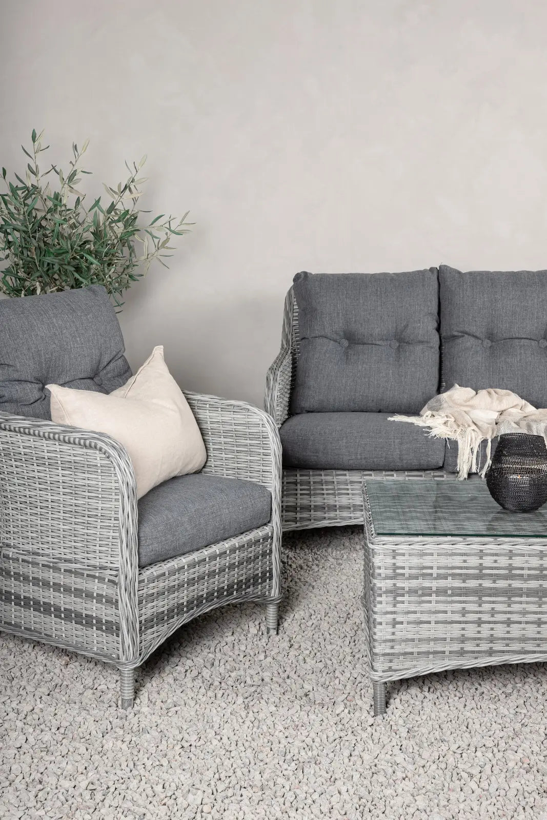 Garten Sitzgruppe Vikelund aus Kunststoffgeflecht und Glas in Grau von Venture Home – Bild 14
