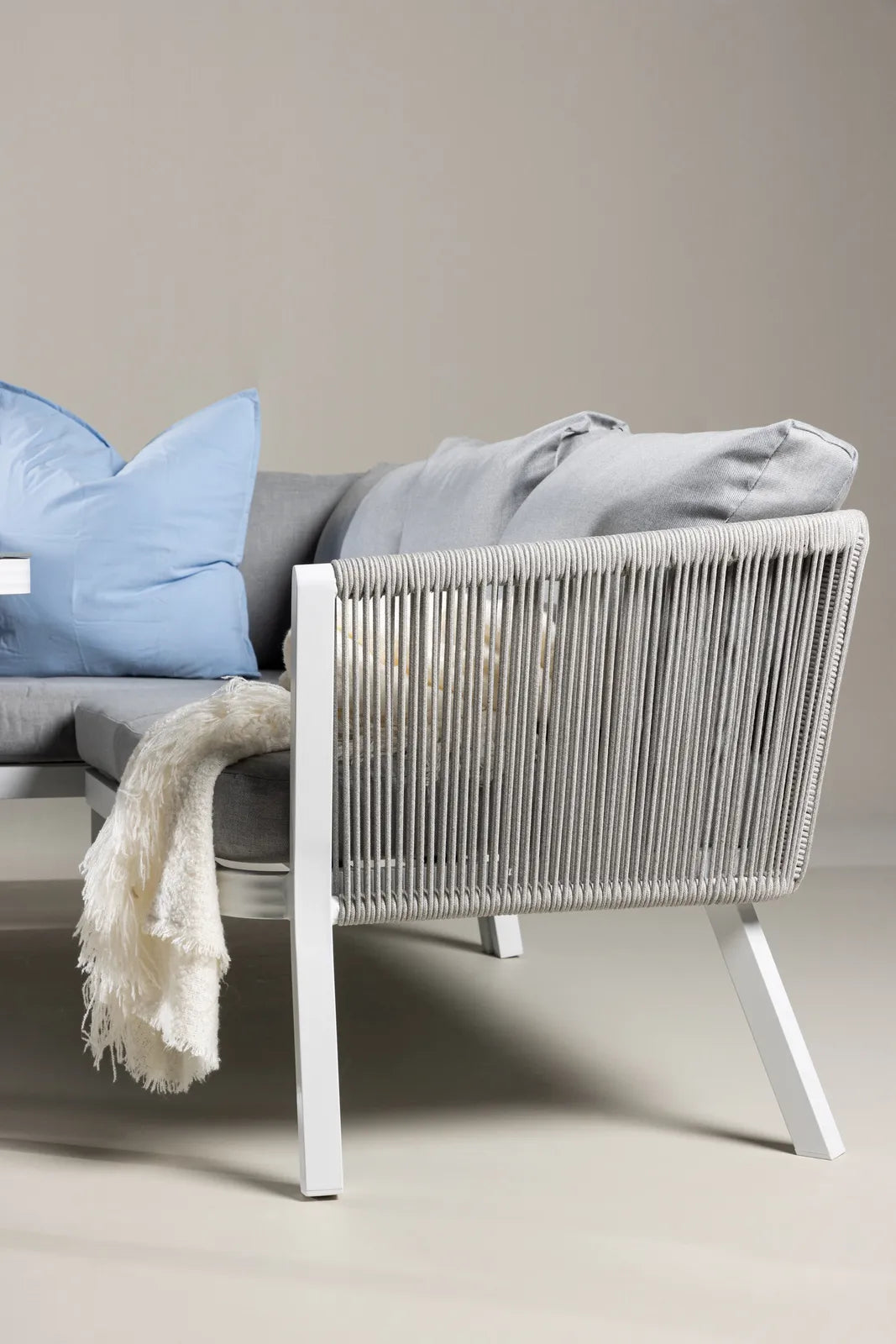 Outdoor Ecksofa-Gruppe Virya aus Aluminium in Weiss und grauem Geflecht inkl. Kissen von Venture Home – Bild 15