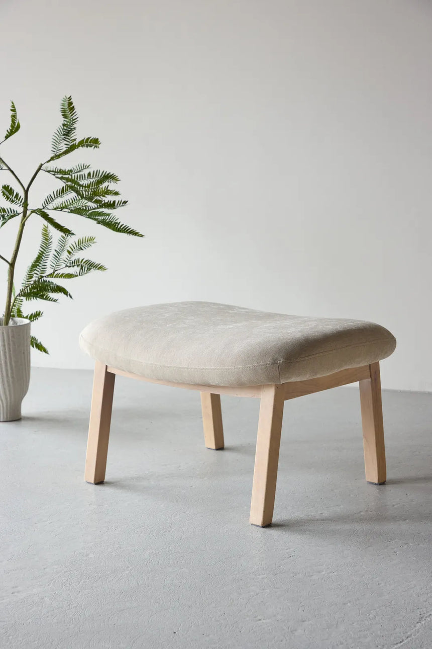 Pouf Rile aus Gummiholz in tünchenfarbenem Beige von Venture Home – Bild 13