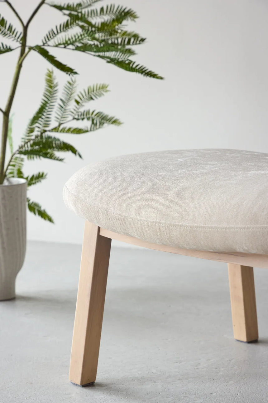 Pouf Rile aus Gummiholz in tünchenfarbenem Beige von Venture Home – Bild 14