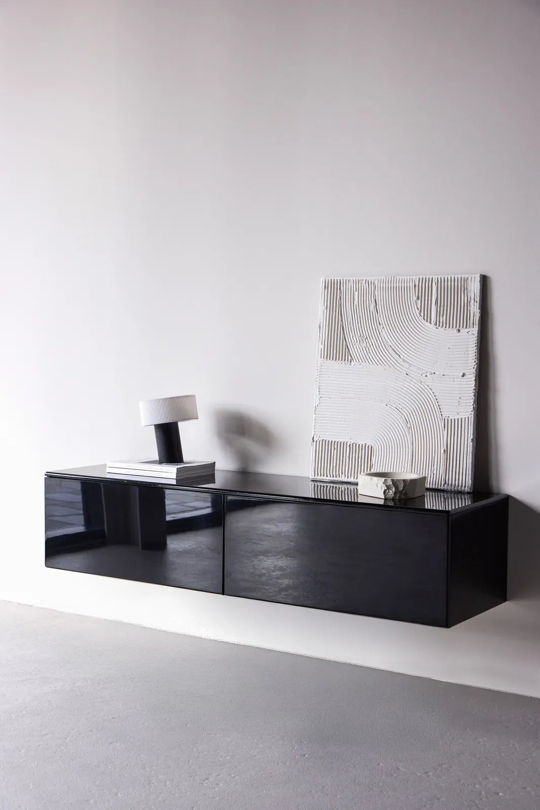 TV-Schrank Fristad mit schwarz glänzender Lackmalerei, 45x160x35 cm von Venture Home – Bild 14
