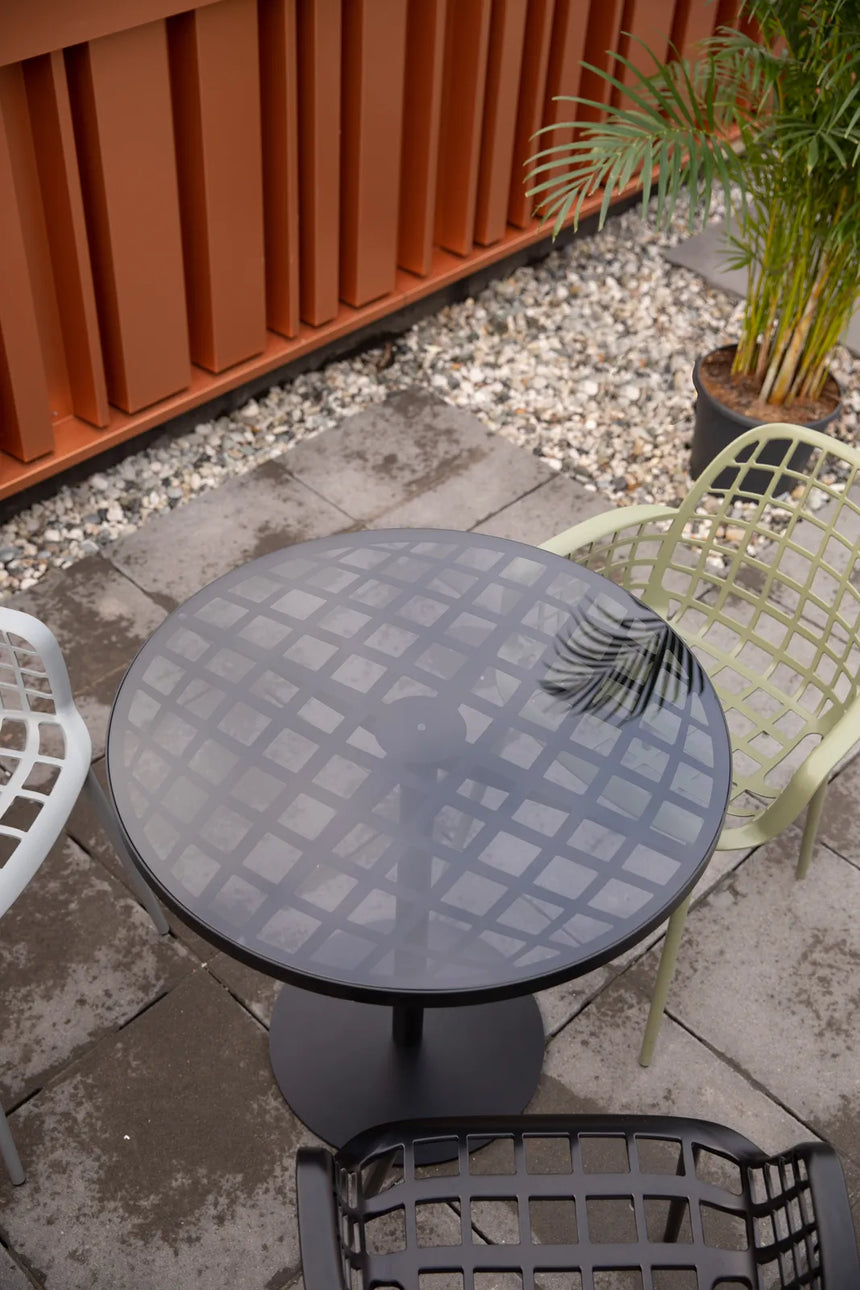 Gartentisch Albert Garden Bistro aus Aluminium, mit Glasplatte, 80x80x76 cm von Zuiver – Produktbild 11