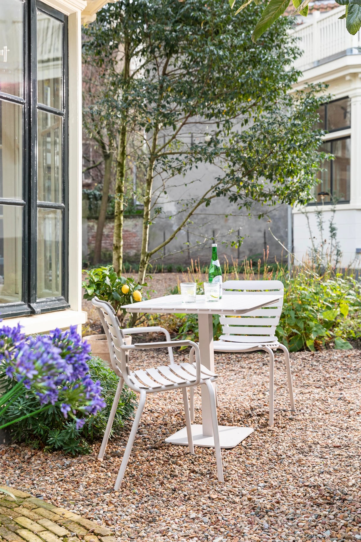 Vondel Bistro Garten Tisch 71x71 Lehmweiß von Zuiver – Produktbild 7