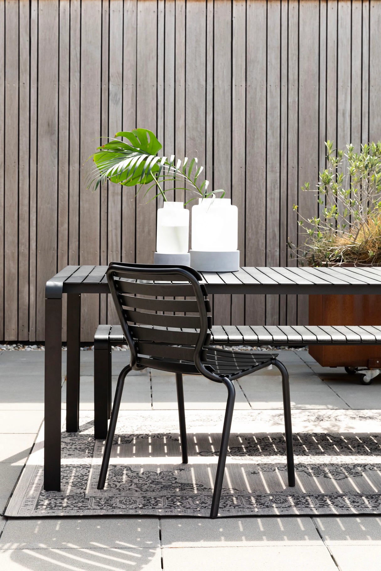 Vondel Gartenstuhl Schwarz von Zuiver – Produktbild 14