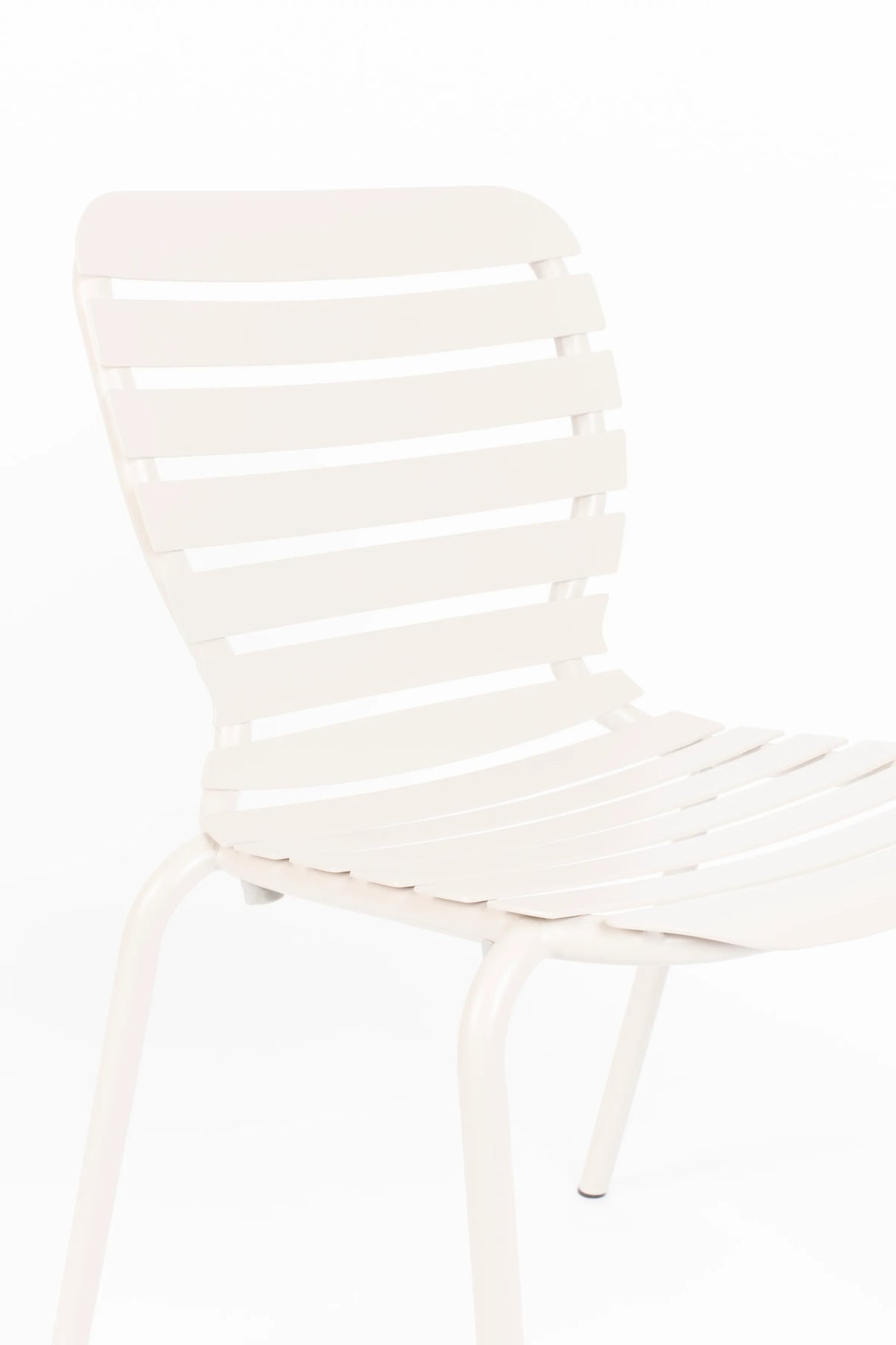 Vondel Gartenstuhl Tonweiß von Zuiver – Produktbild 8