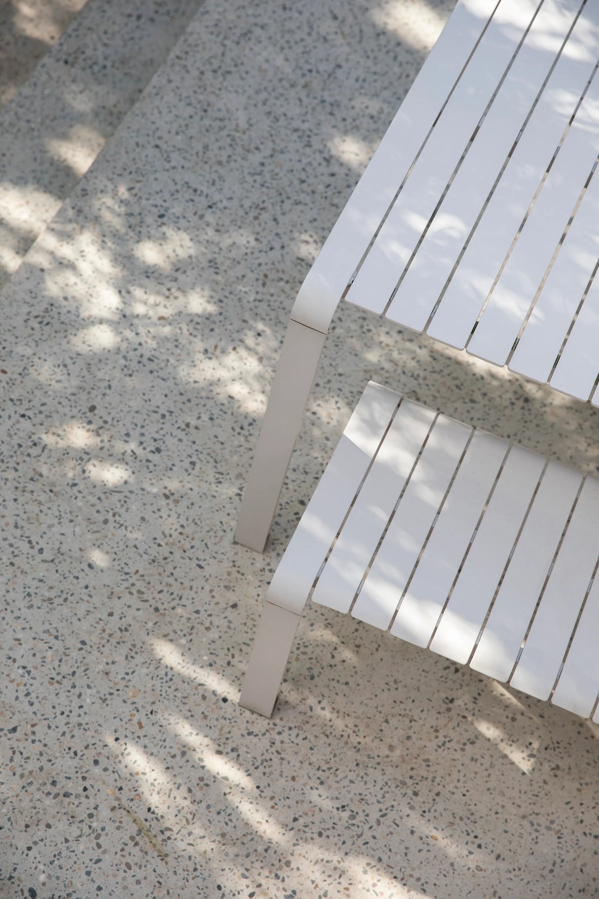 Vondel Gartentisch Tonweiß 214x97 von Zuiver – Produktbild 10