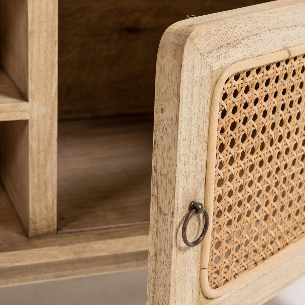 Nalu TV-Schrank 2 Türen aus massivem Mindiholz und Rattan 150 x 50 cm - ZEN ZONE