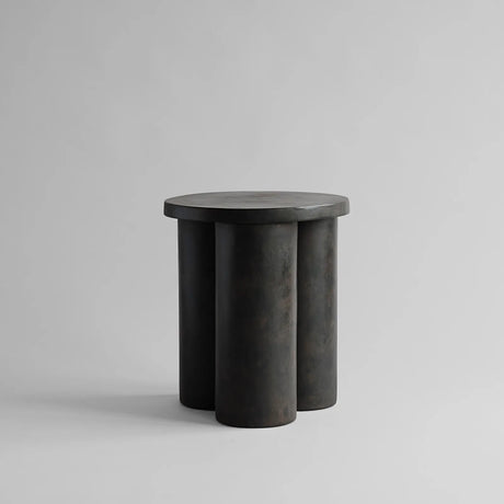 Beistelltisch Big Foot aus Faserbeton, schmal, 45×45×51 cm von 101 Copenhagen – Bild 1