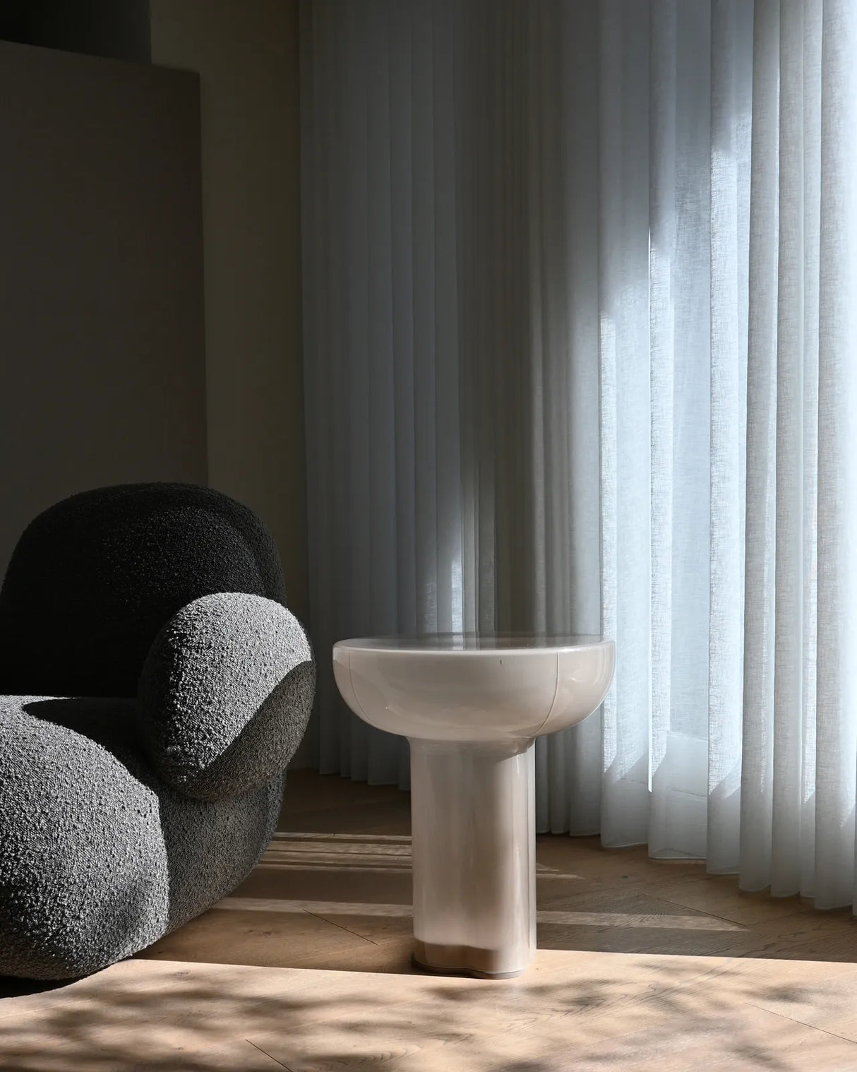 Beistelltisch Crown aus Glas in Smoked Desert, Hoch von 101 Copenhagen – Bild 4