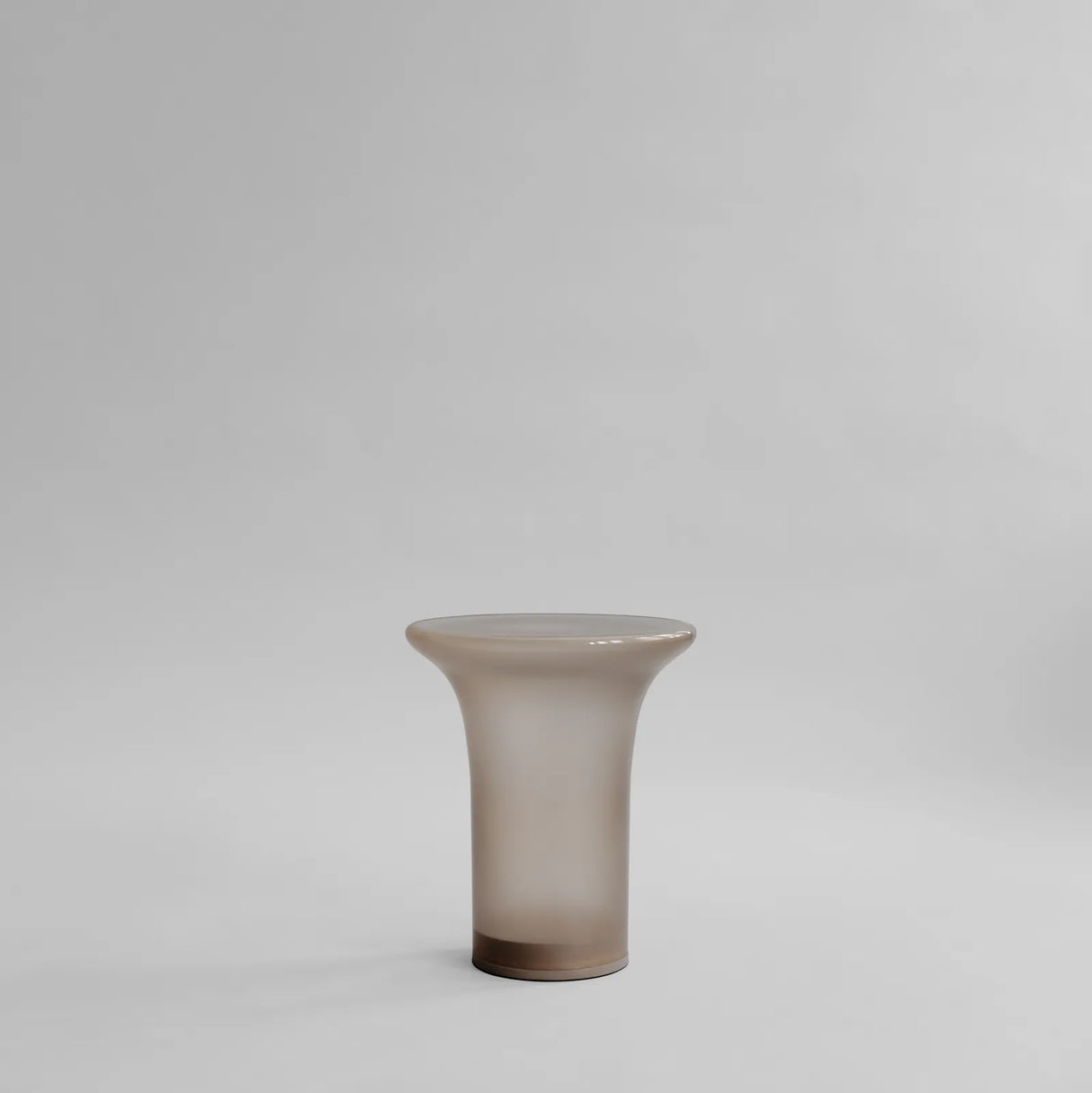 Beistelltisch Trumpet aus Glas in Smoked Desert, Hoch von 101 Copenhagen – Bild 1