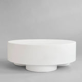 Couchtisch Big Foot aus Faserbeton in Bone White, 110×110×39 cm von 101 Copenhagen – Bild 1