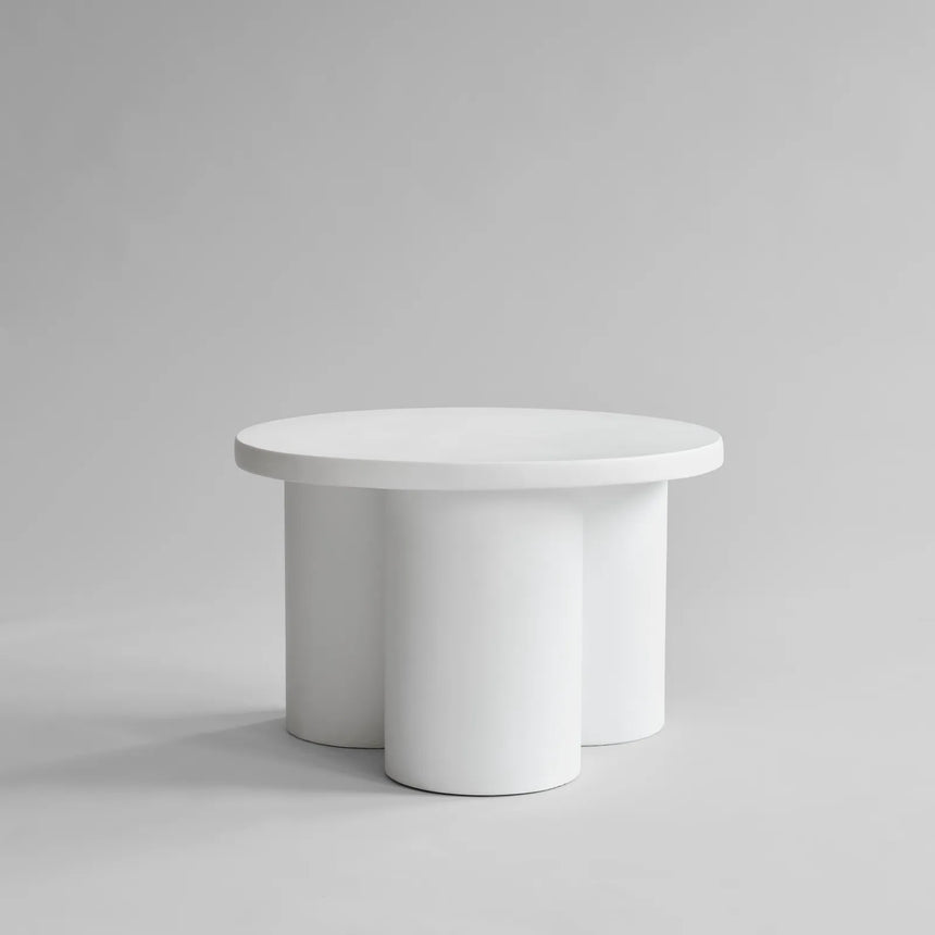 Couchtisch Big Foot, klein, aus Faserbeton in Bone White, 65×65×43 cm von 101 Copenhagen – Bild 1