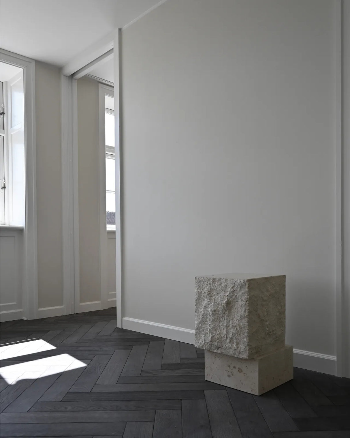 Couchtisch Temple aus Kalkstein, schmal, 32×33×50 cm von 101 Copenhagen – Bild 3