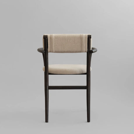 Essstuhl Nama aus Eiche, Polsterung aus Linen, mit Armlehne, in Coffee Black von 101 Copenhagen – Bild 6