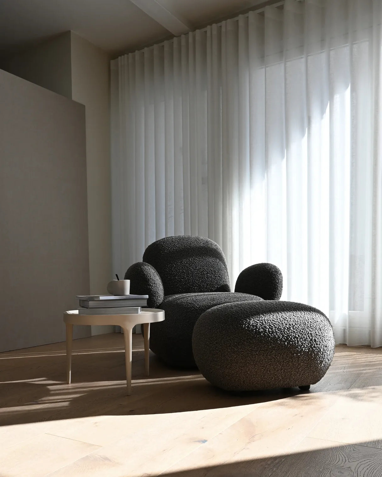 Pouf Toe aus Bouclé in Deep Taupe von 101 Copenhagen – Bild 3