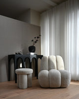 Sessel Toe aus Schaffell in Sandshell, 80×70×72 cm von 101 Copenhagen – Bild 3