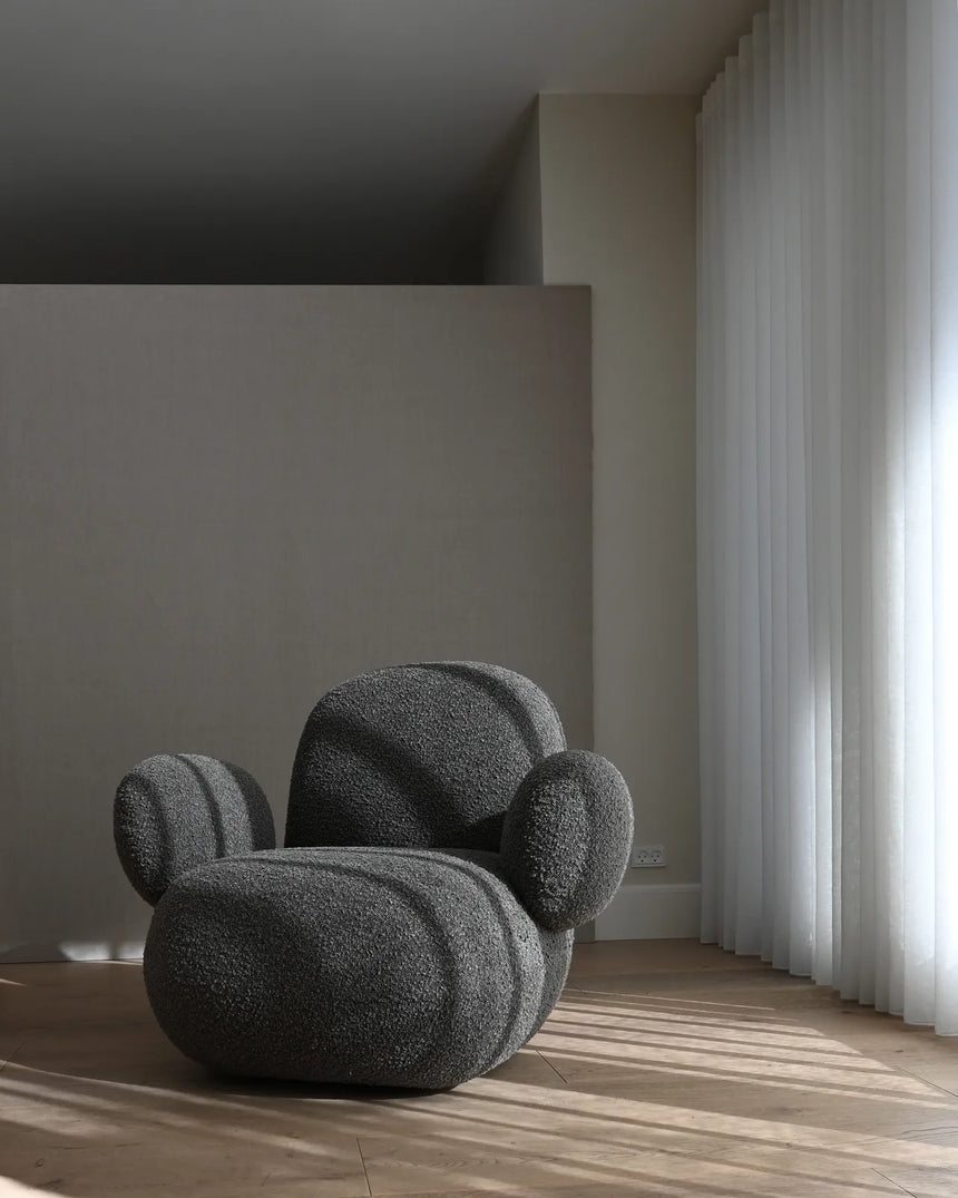 Sessel Toe mit Armlehnen, aus Bouclé in Deep Taupe, 100×94×80 cm von 101 Copenhagen – Bild 8