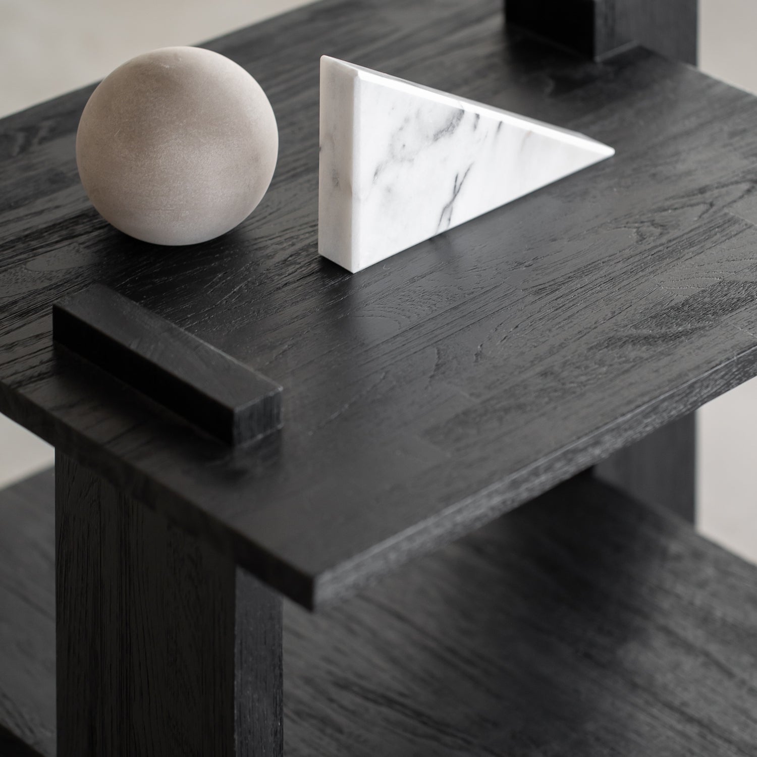 Abstract Beistelltisch - lackiertes Teak - schwarz - rechteckig - 56 x 52 x 49 cm - ZEN ZONE Furniture