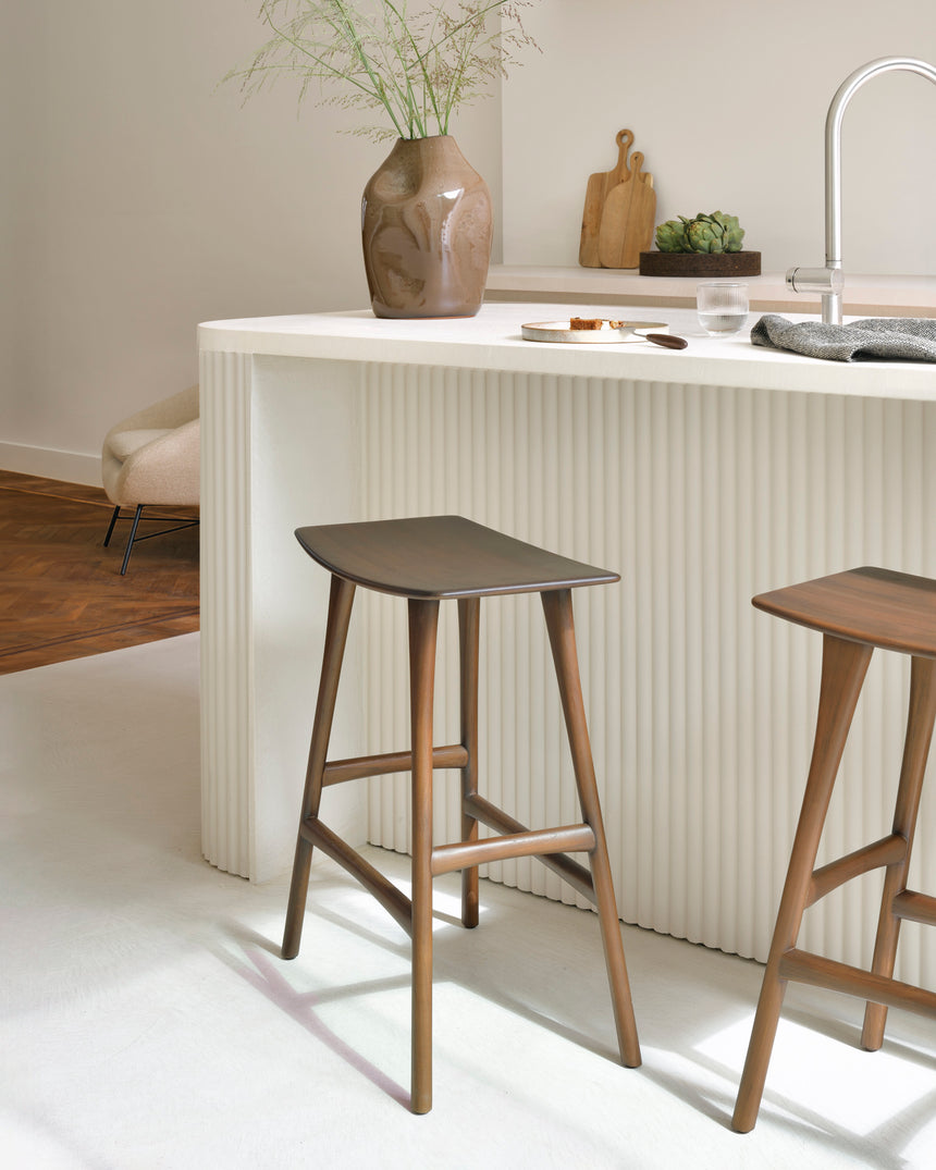 Osso Tresenhocker - lackiertes Teak - braun - 57 x 33 x 67 cm - ZEN ZONE Furniture