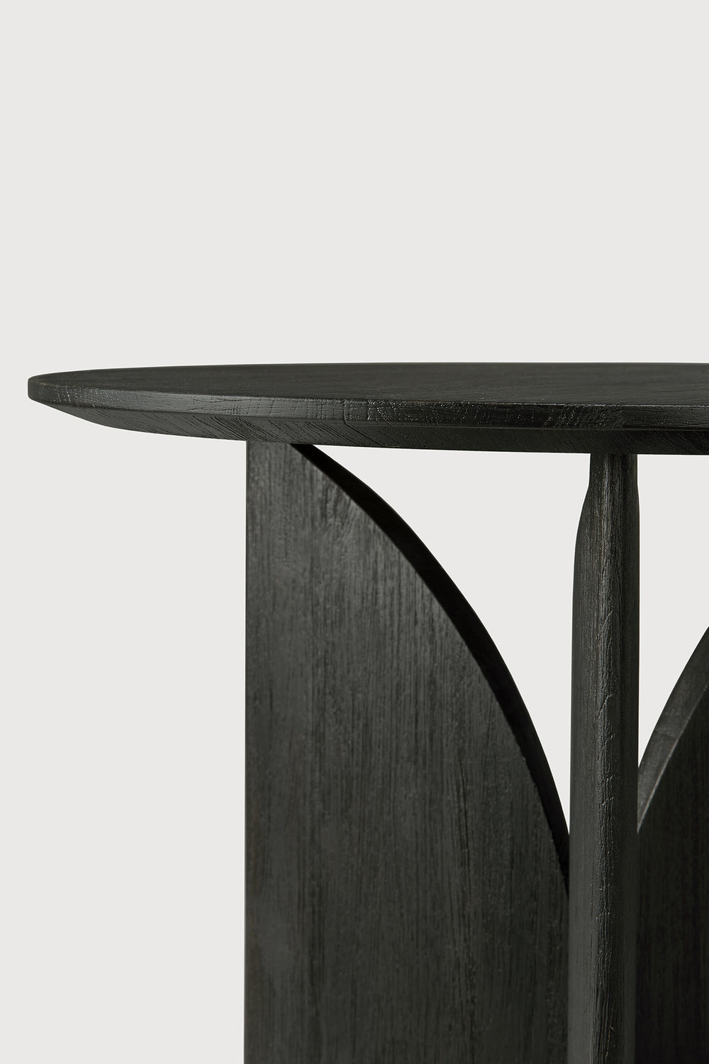 Fin Beistelltisch - lackiertes Teak - schwarz - rund - 50 x 50 x 50 cm - ZEN ZONE Furniture
