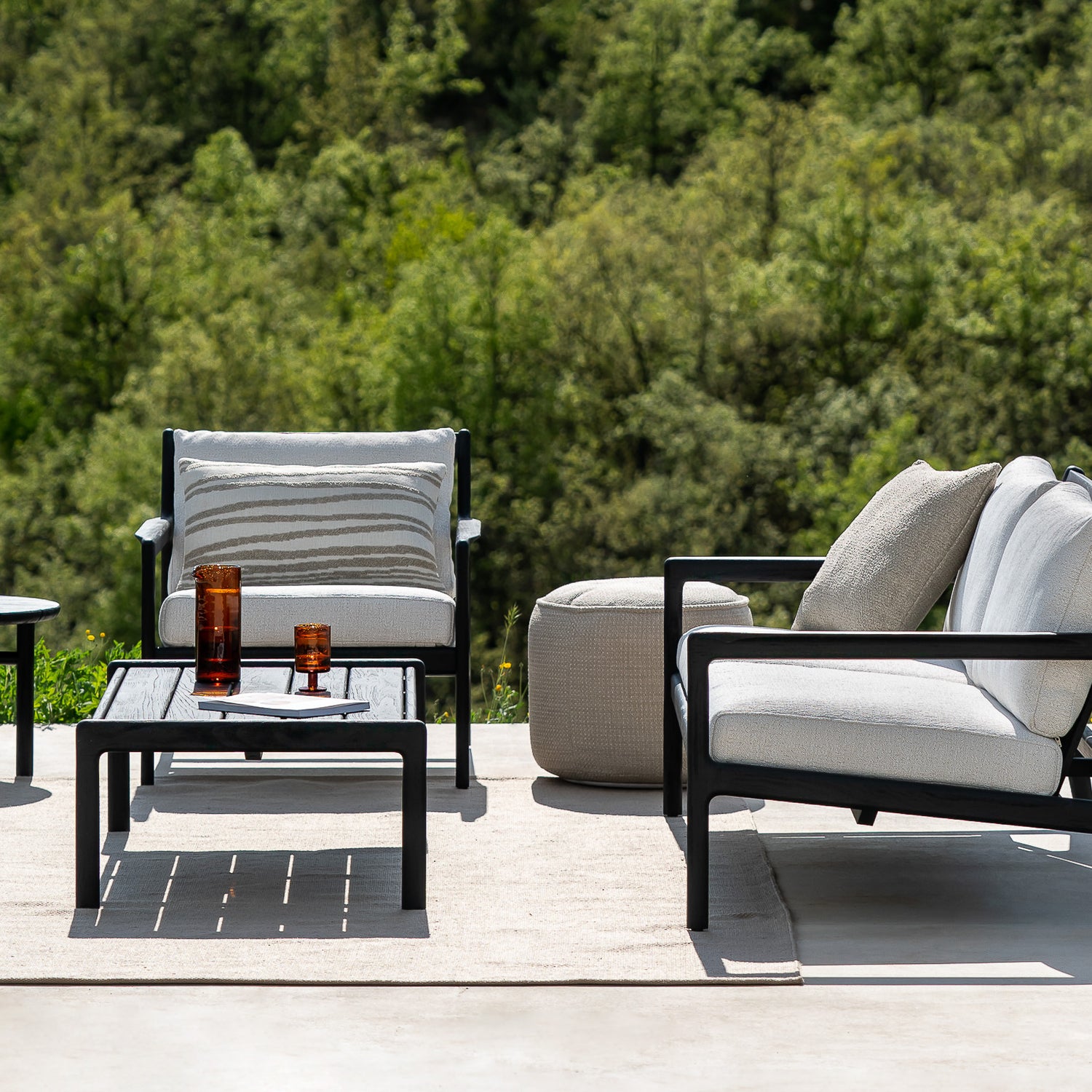 Jack Garten-Loungestuhl - lackiertes Teak - schwarz - Off White Stoff - 76 x 90 x 74 cm - ZEN ZONE