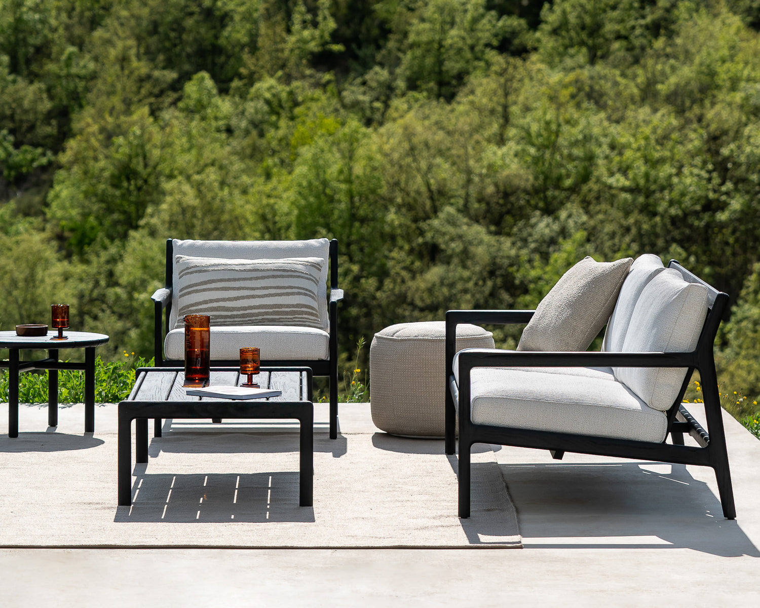 Jack Garten-Loungestuhl - lackiertes Teak - schwarz - Off White Stoff - 76 x 90 x 74 cm - ZEN ZONE