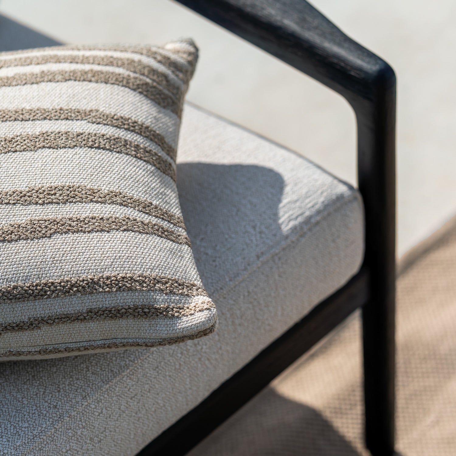 Jack Garten-Loungestuhl - lackiertes Teak - schwarz - Off White Stoff - 76 x 90 x 74 cm - ZEN ZONE