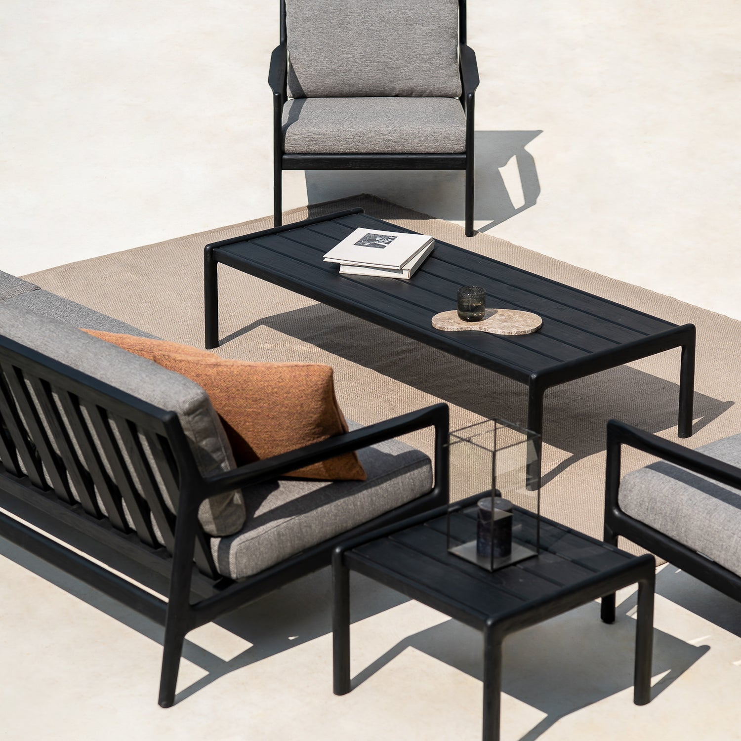 Jack Garten-Loungestuhl - lackiertes Teak - schwarz - Mocha Stoff - 76 x 90 x 74 cm - ZEN ZONE