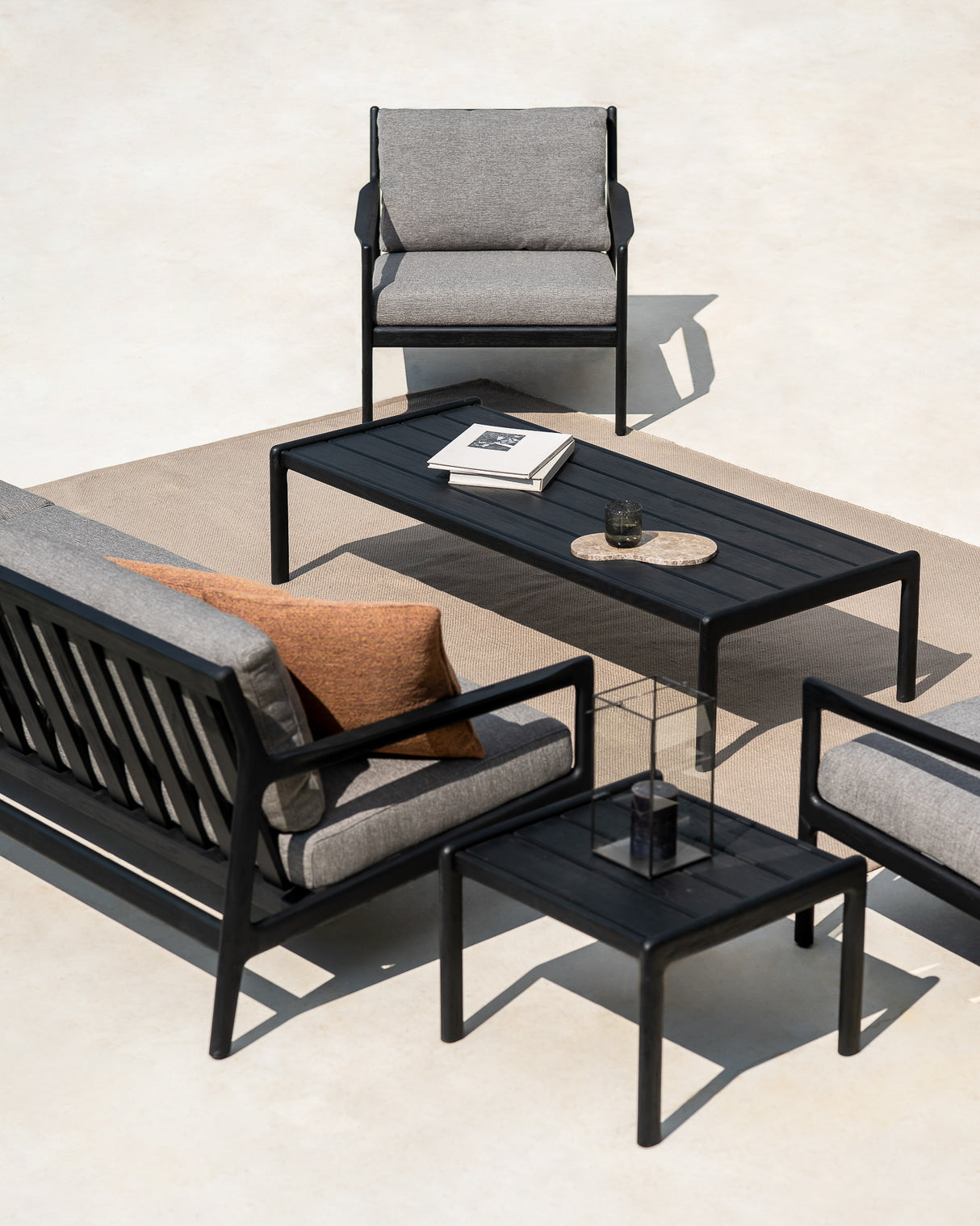Jack Garten-Loungestuhl - lackiertes Teak - schwarz - Mocha Stoff - 76 x 90 x 74 cm - ZEN ZONE