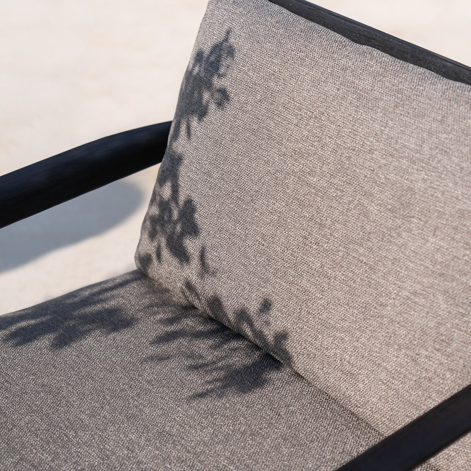 Jack Garten-Loungestuhl - lackiertes Teak - schwarz - Mocha Stoff - 76 x 90 x 74 cm - ZEN ZONE