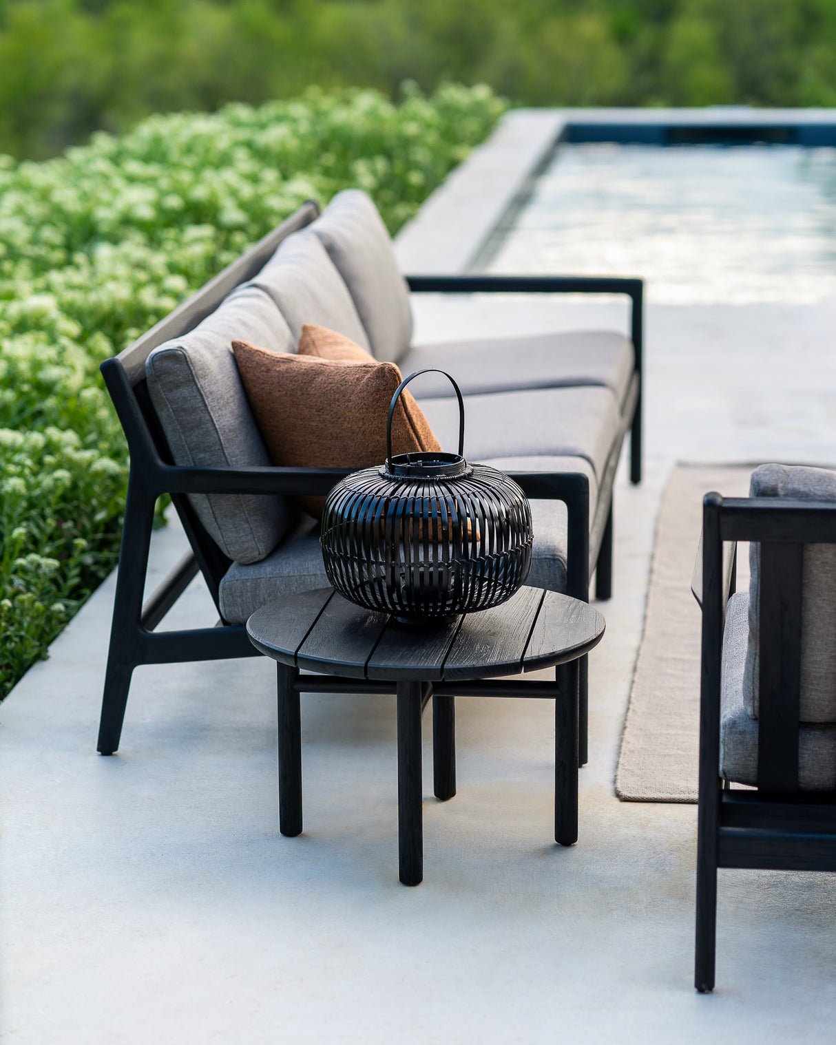 Jack Gartensofa - lackiertes Teak - schwarz - Mocha Stoff - 3+ Sitzer - 265 x 90 x 74 cm - ZEN ZONE