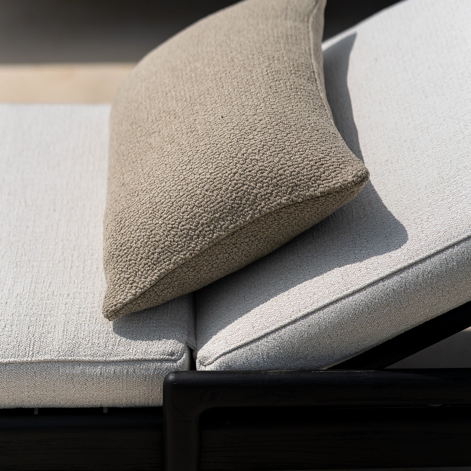 Jack Gartenliege verstellbar - lackiertes Teak - schwarz - Off White Stoff - 216 x 84 x 34 cm - ZEN ZONE Furniture