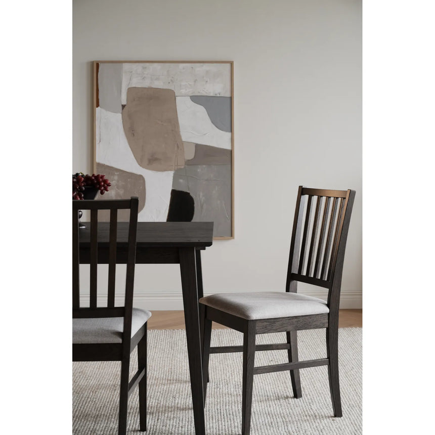 FILIPPA Essstuhl aus massiver Eiche und Stoff, in Dunkelbraun/Beige, 44x51x92 cm - ZEN ZONE Furniture