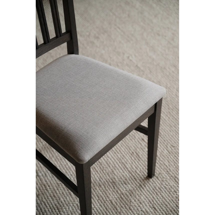 FILIPPA Essstuhl aus massiver Eiche und Stoff, in Dunkelbraun/Beige, 44x51x92 cm - ZEN ZONE Furniture