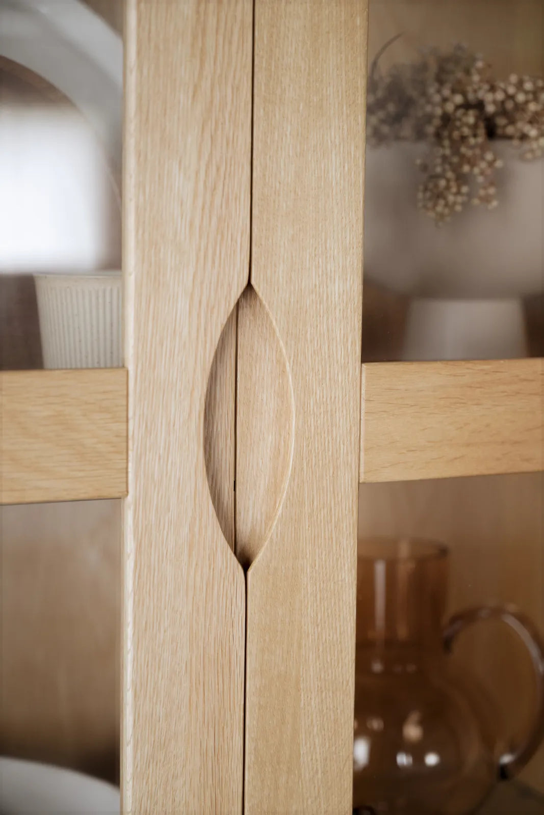 FILIPPA Vitrinenschrank aus Eiche, 40x82x185 cm