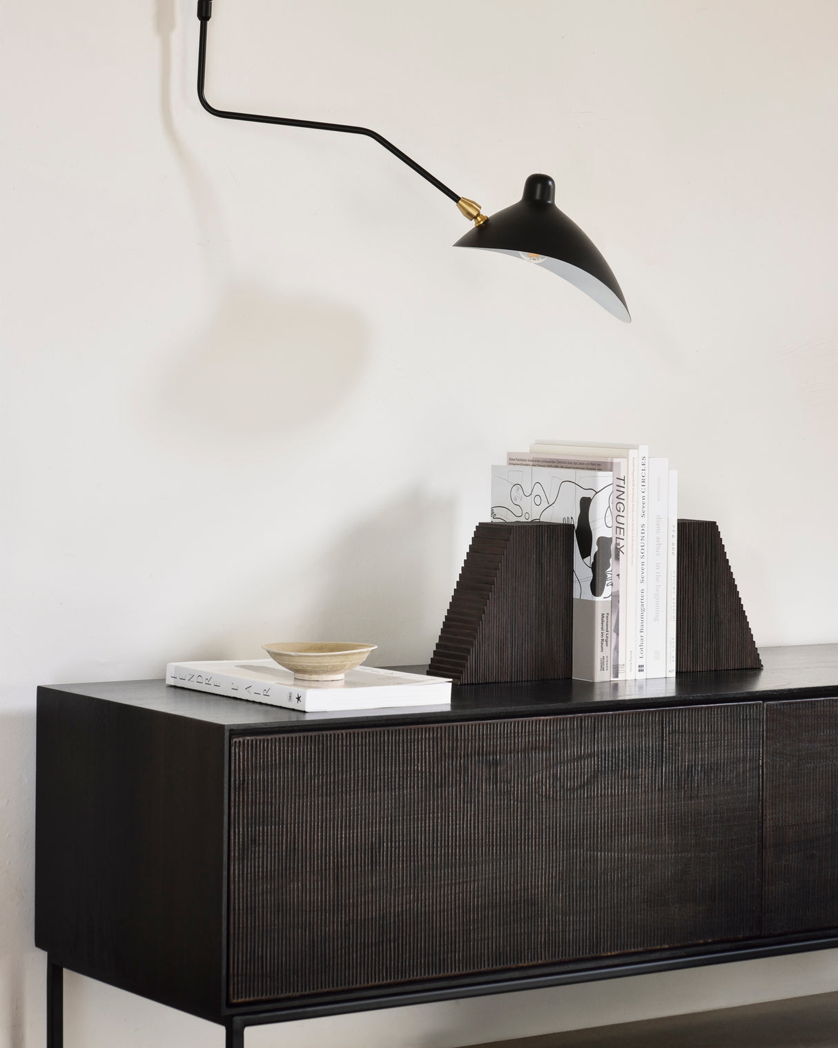 Grooves TV-Schrank - lackiertes Teak - off black - 1 Klapptür - 1 Schublade - 162 x 45 x 53 cm - ZEN ZONE Furniture