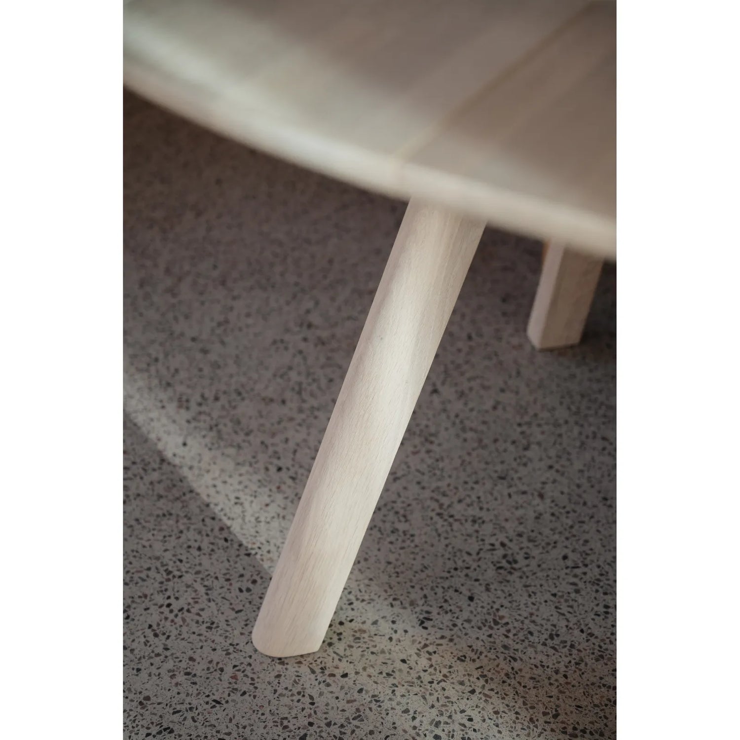 CLAPPERTON Esstische aus massiver Eiche, 140x140x75 cm - ZEN ZONE Furniture