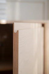 Buffet MELSTONE en chêne pigmenté blanc 40x180x70cm