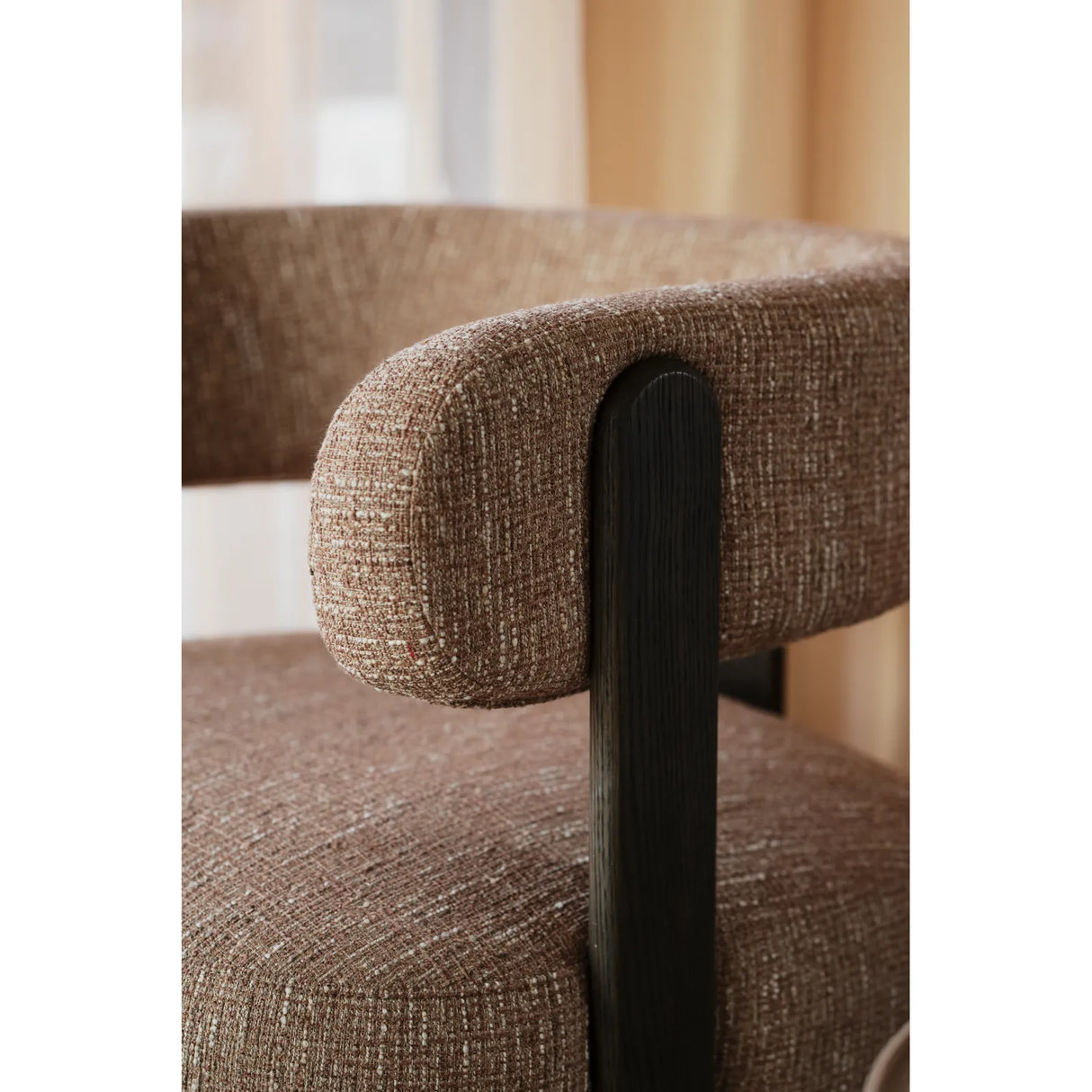 JENISON Loungesessel aus Eiche und Stoff in verschiedenen Farben, 74x74x69 cm - ZEN ZONE Furniture