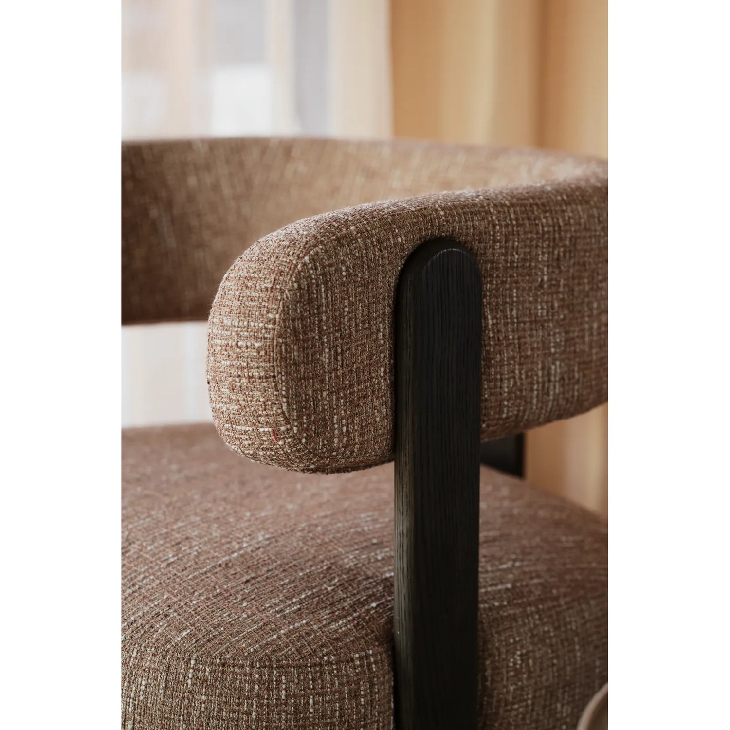 JENISON Loungesessel aus Eiche und Stoff in verschiedenen Farben, 74x74x69 cm - ZEN ZONE Furniture