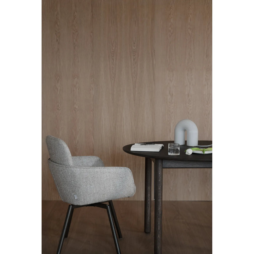 ROSWELL Essstuhl mit Armlehnen, aus Metall und Stoff - ZEN ZONE Furniture