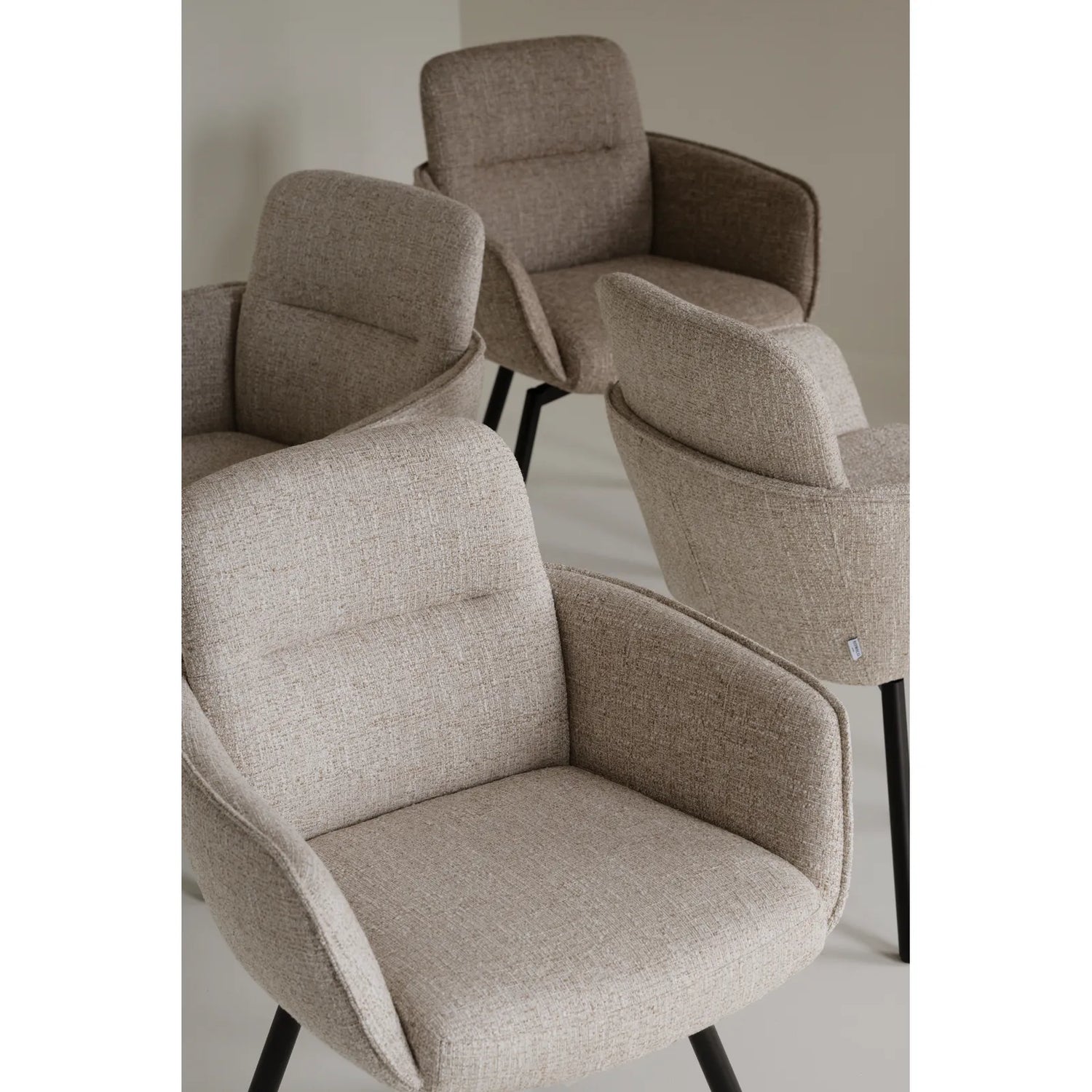 ROSWELL Essstuhl mit Armlehnen, aus Metall und Stoff - ZEN ZONE Furniture