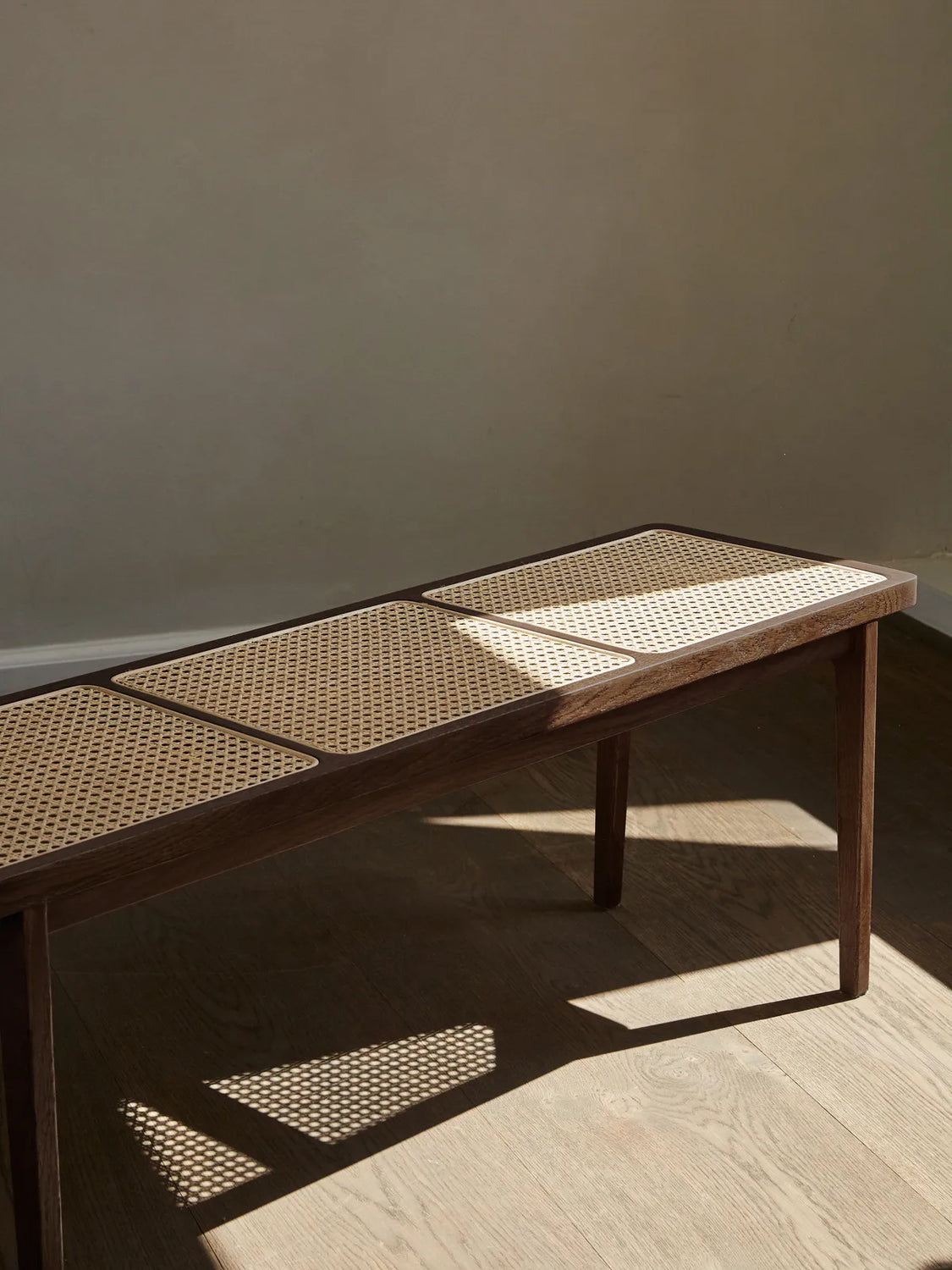 Sitzbank Le Roi aus Massivholz Esche und Rattan, 120×35×42 cm - ZEN ZONE Furniture