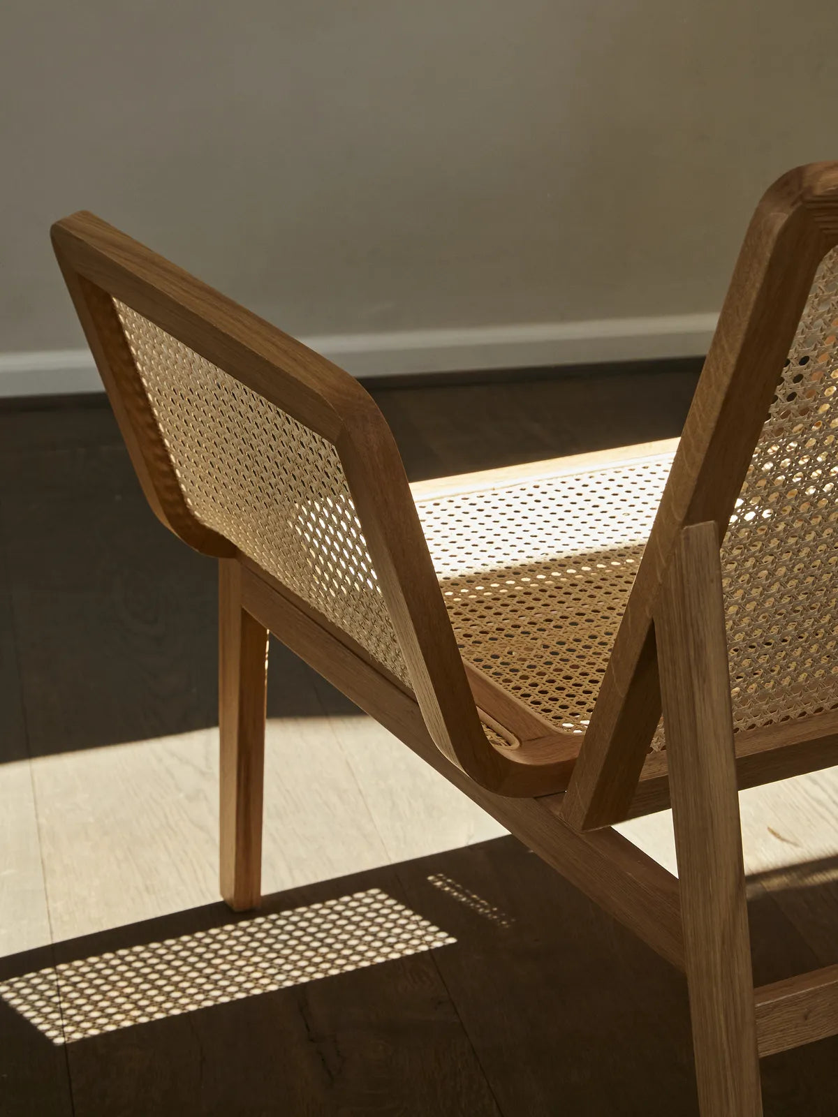 Le Roi armchair made of solid ash wood and natural rattan, 84.5×76×72 cm