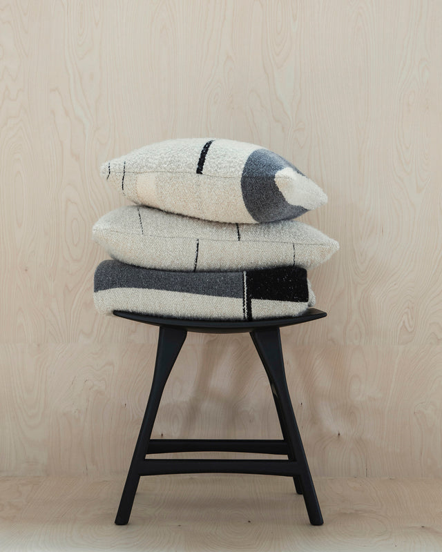 Osso Hocker - lackierte Eiche - schwarz - 50 x 33 x 49 cm - ZEN ZONE Furniture