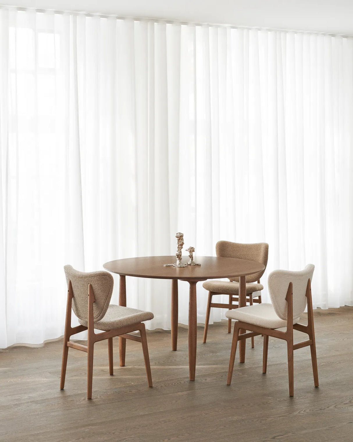 Esstisch Oku aus Eichenfurnier und Massivholz Eiche, rund, 120×120×74 cm - ZEN ZONE Furniture