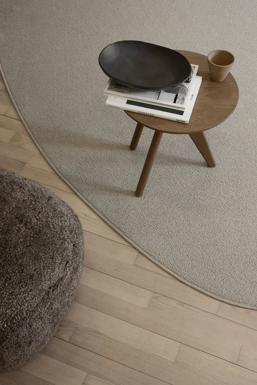 Beistelltisch Fin aus Massivholz Eiche, 40×40x40 cm - ZEN ZONE Furniture